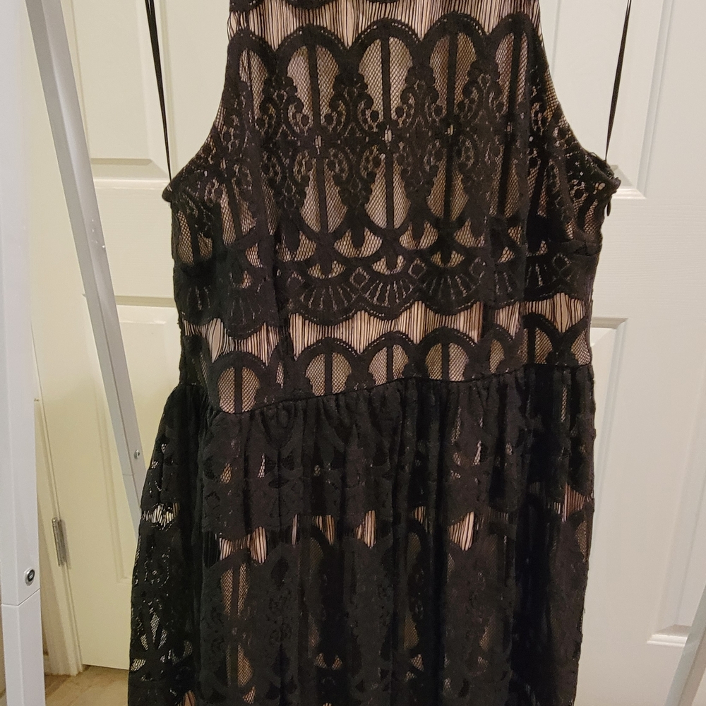 Black Lace Sleeveless Dress